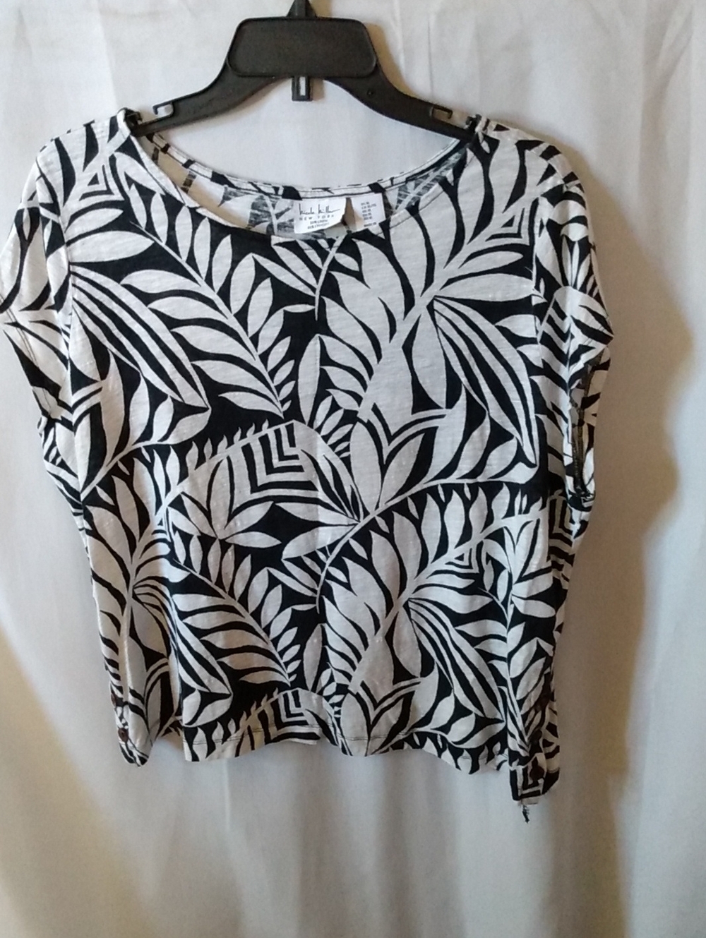 Nicole Miller Black and White Leaf-Print Long Sleeve Top